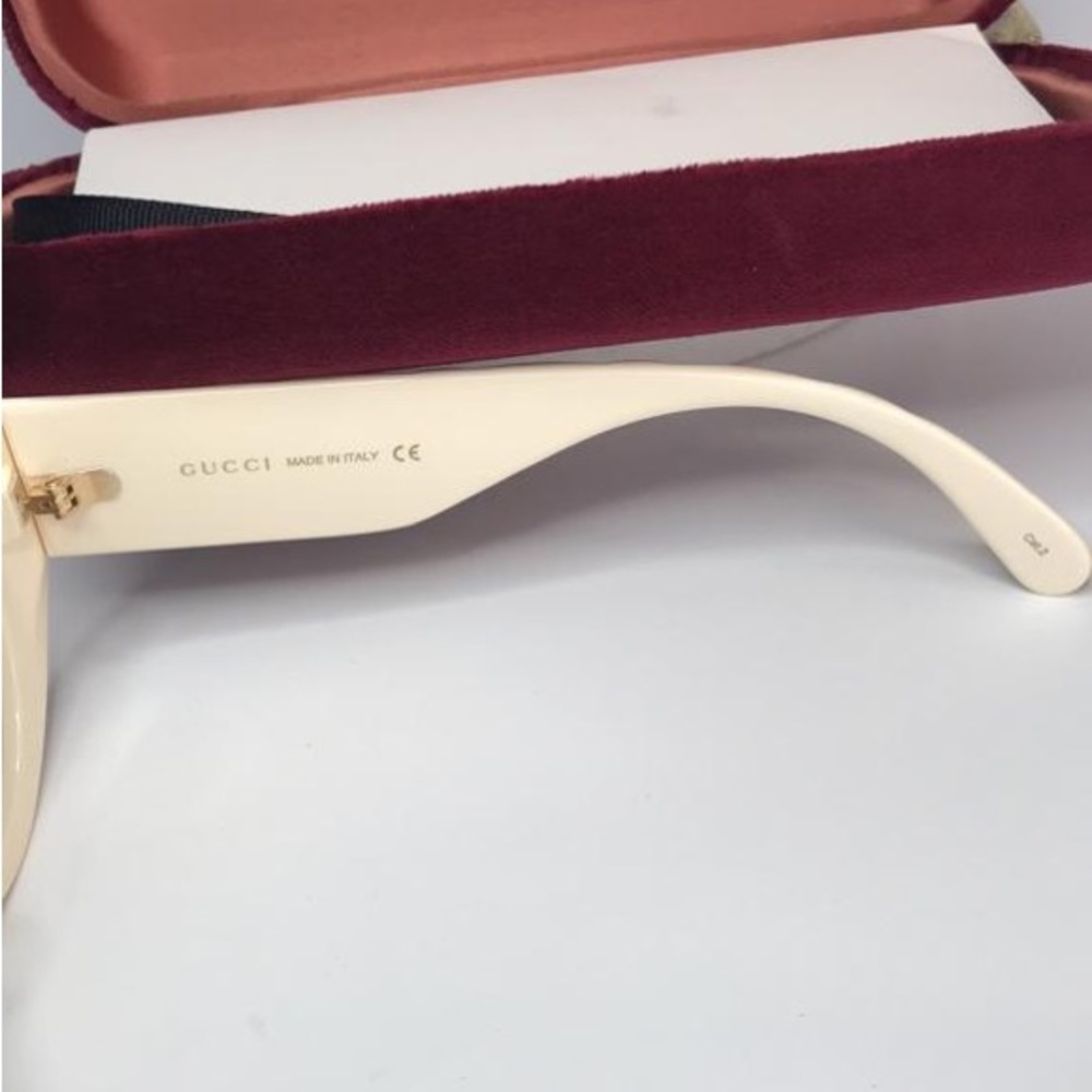 GUCCI GG0809S 002 cat eye sunglass comes in a ivory frame with brown lenses. - Picture 12 of 15